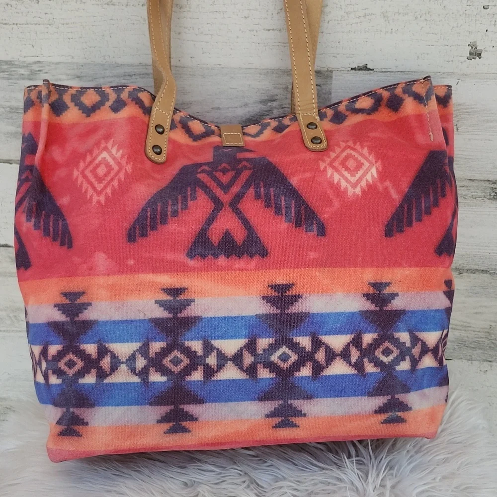 MONTANA WEST CANVAS/LEATHER TOTE - Picture 2 of 12